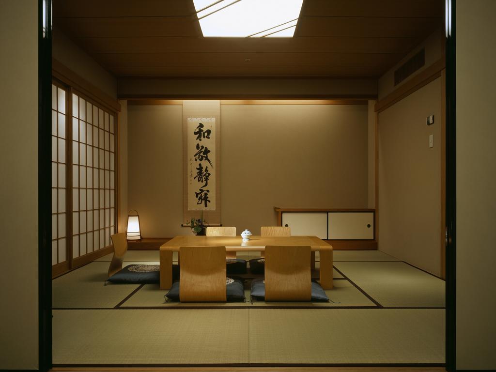 Miyako Hotel Gifu Nagaragawa Habitación foto A traditional Japanese room