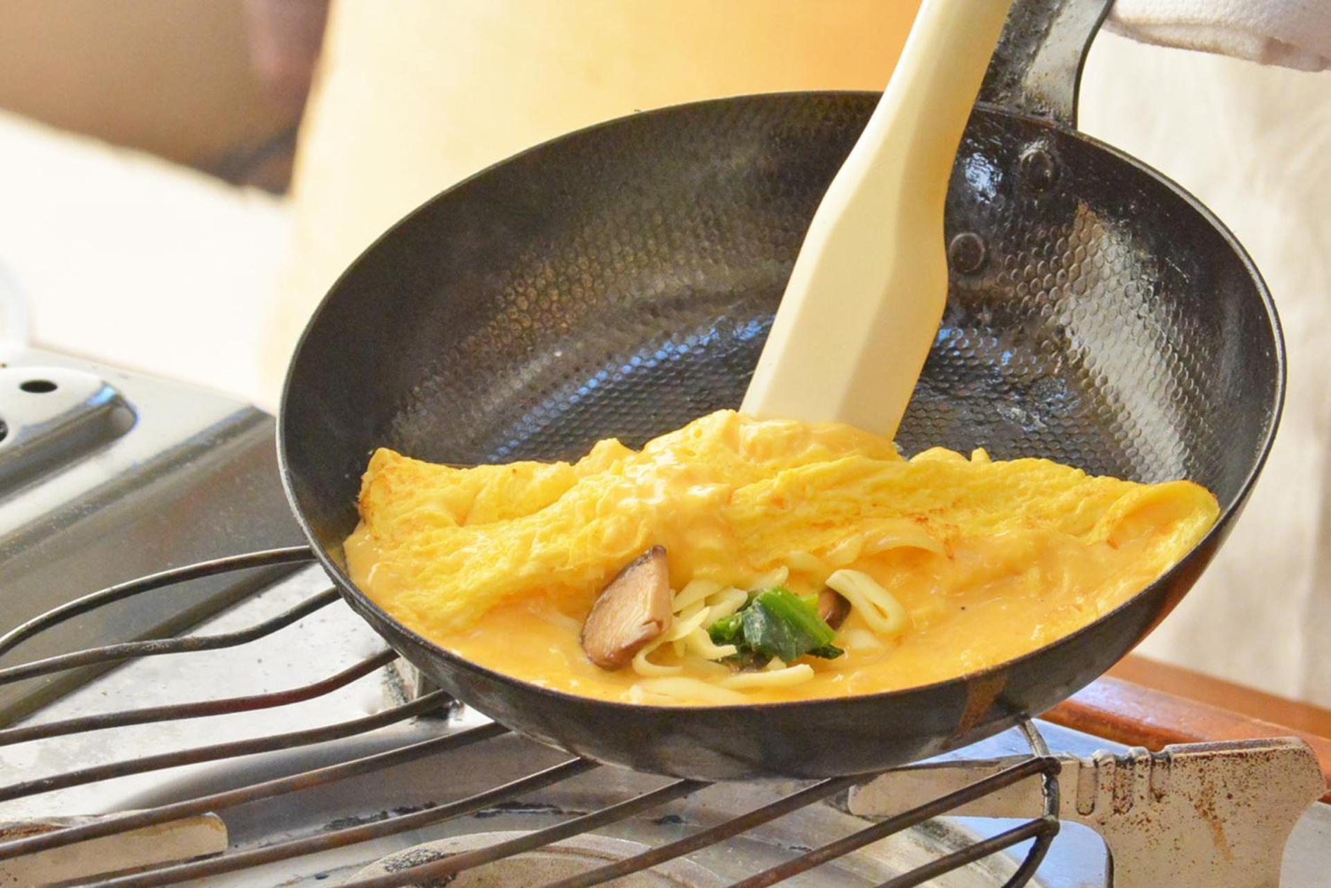 Miyako Hotel Gifu Nagaragawa Exterior foto Egg foo young being cooked