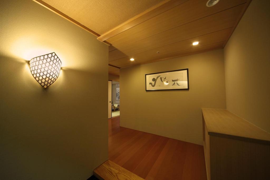 Miyako Hotel Gifu Nagaragawa Exterior foto A traditional Japanese house
